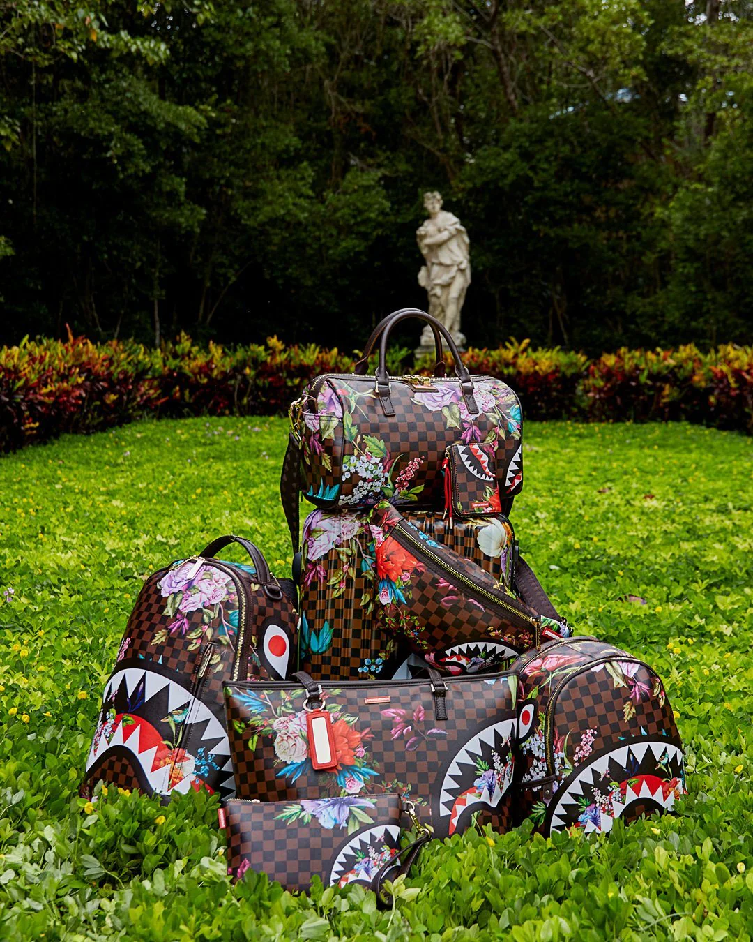 GARDEN OF SHARKS CROSSOVER CLUTCH - Image 10