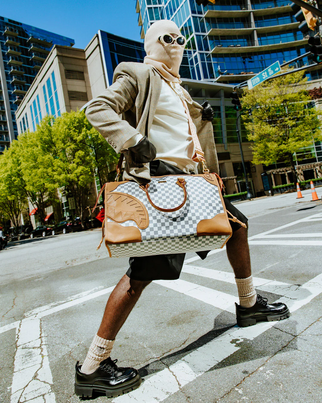 HENNY LATTE PYRAMID DUFFLE - Image 4