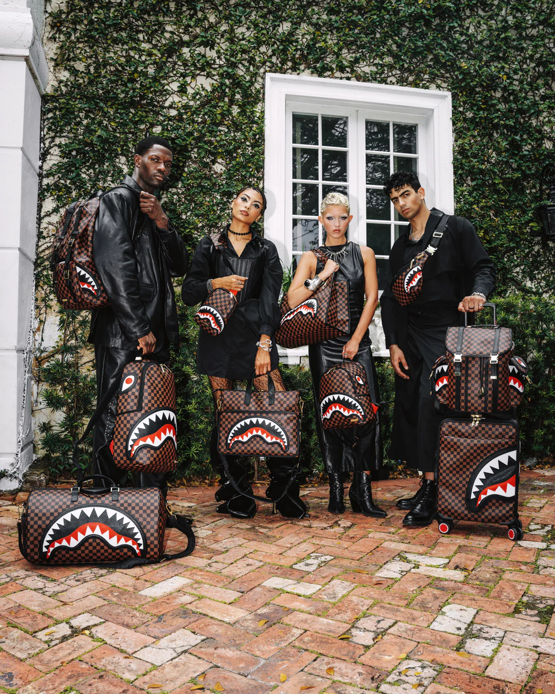 SAWTOOTH SHARKS IN PARIS DUFFLE - Image 12