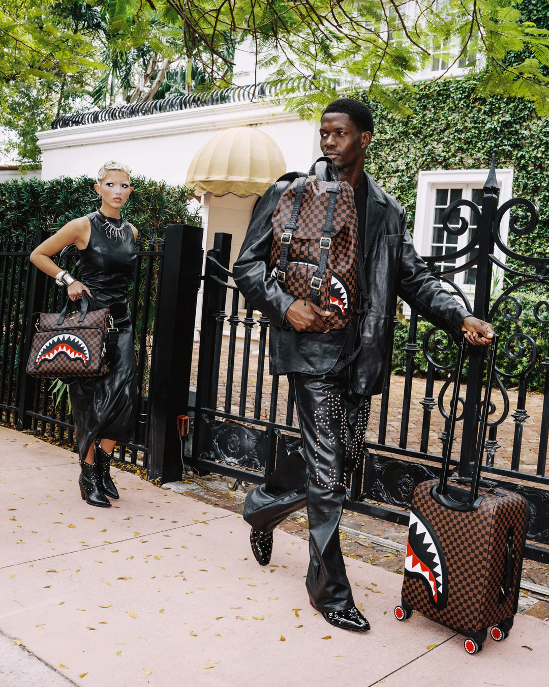 SAWTOOTH SHARKS IN PARIS TRAVEL BAG - Image 12