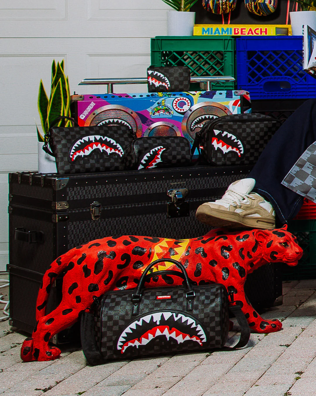 SHARKS IN PARIS THUNDERDRIP CROSSOVER CLUTCH - Image 2