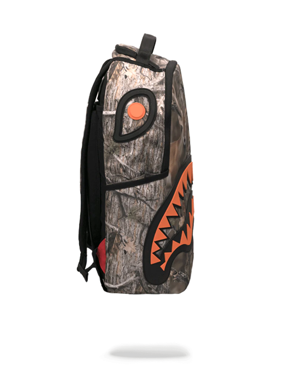 WILD LIFE HUNTER RUBBER SHARK BACKPACK - Image 3